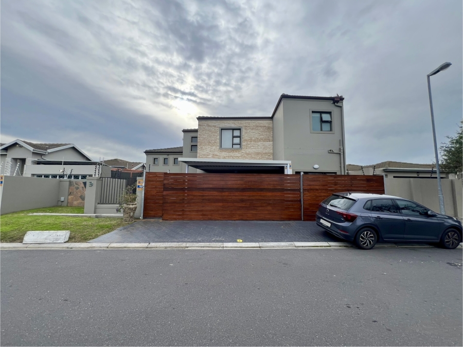 5 Bedroom Property for Sale in Parklands North Western Cape
